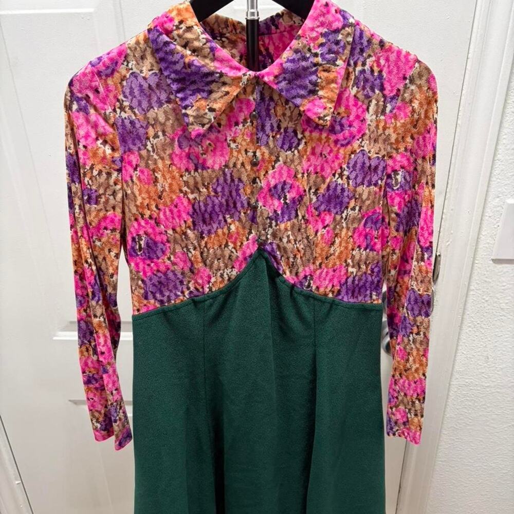 Vintage 1970sgreen floral fit